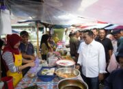 Kunjungi Pasar Pabukoan, Bupati Eka Putra Warning Pedagang Makanan Buka Siang Hari