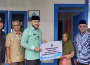 Penuh Haru, Air Mata Wasnidar Bercucuran saat Rumahnya Dibangun Ulang oleh Perumda AM Padang