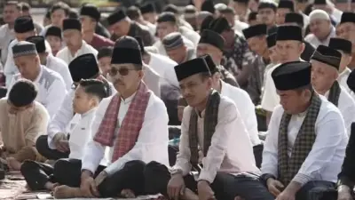 Shalat Ied Khidmat, Warga Solok Selatan Berbondong-bondong Rayakan Idul Fitri di Kantor Bupati