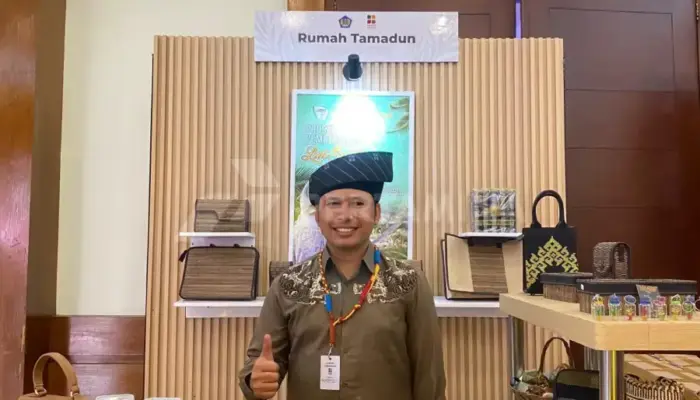 Olah Limbah Jadi Pendapatan, UMKM Rumah Tamadun Produksi Parfum dan Teh Daun Sawit