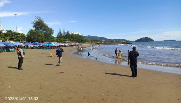 Pengunjung Pantai Padang Diprediksi Melonjak 2 Kali Lipat saat Libur Lebaran