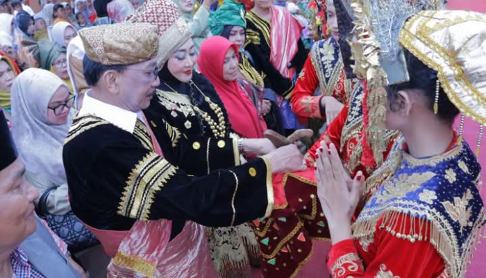 Bupati Hendrajoni Apresiasi Acara Bakhatib Adat di Nagari Baruang-Baruang Balantai