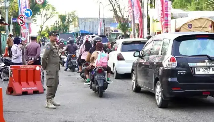 Hari Pertama Perubahan Lalu Lintas Jalur Satu Arah di Padang Panjang Lancar