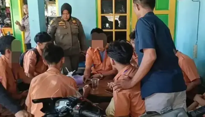 Pol PP Padang Grebek 12 Pelajar Nongkrong di Cafe, 3 Orang “Selamat” Karena Ujian