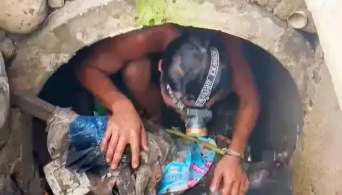 Aksi Heroik Petugas PUPR di Padang! Masuk Polongan Kecil Bersihkan Saluran Dipenuhi Sampah