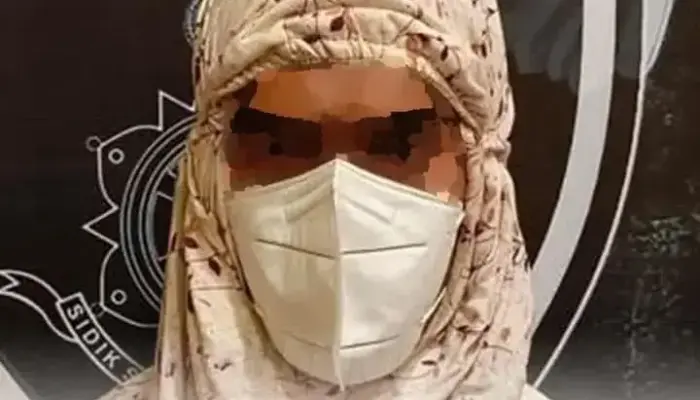 Pakai Mukena dan Masker, Seorang Mahasiswa Nekat Masuk Saf Wanita di Masjid Hubbul Wathan Mataram