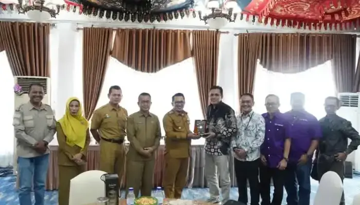 Pegadaian Wilayah II Serahkan Material Bangunan Senilai Rp86 Juta untuk Pemulihan Pasca Galodo Tanah Datar