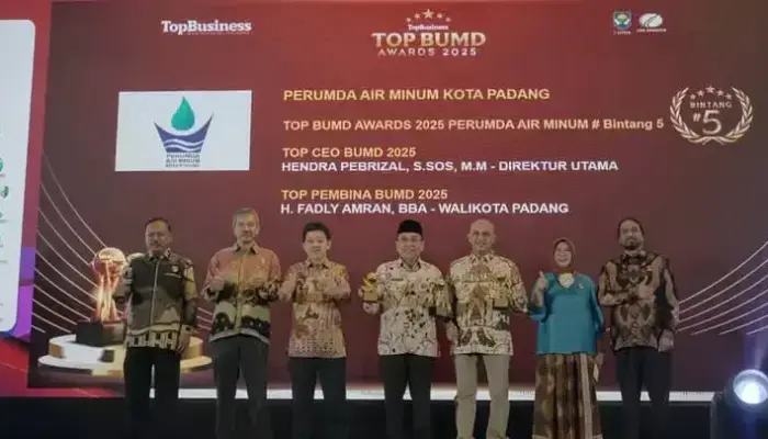 Walikota Fadly Amran Pembina Terbaik, Dirut Perumda AM Padang CEO Terbaik