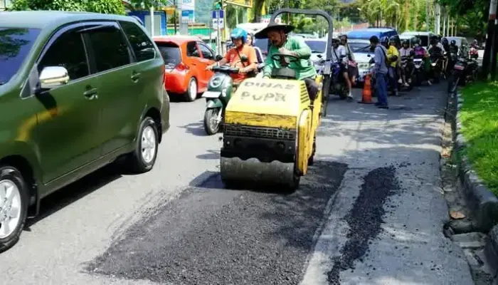 Dinas PUPR Padang Tambal Sulam 85 Titik Jalan Berlobang