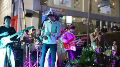 Berwisata Kuliner Sambil Nonton Live Musik di Pasar Kuliner Padang Panjang