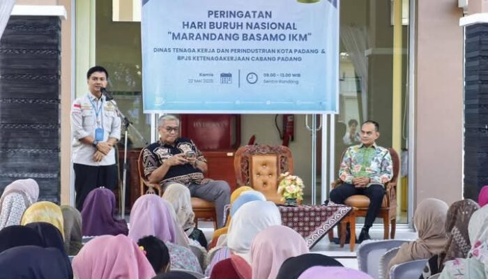 Ratusan Industri Kecil Menengah Masak Rendang Bersama dengan BPJS Ketenagakerjaan Padang