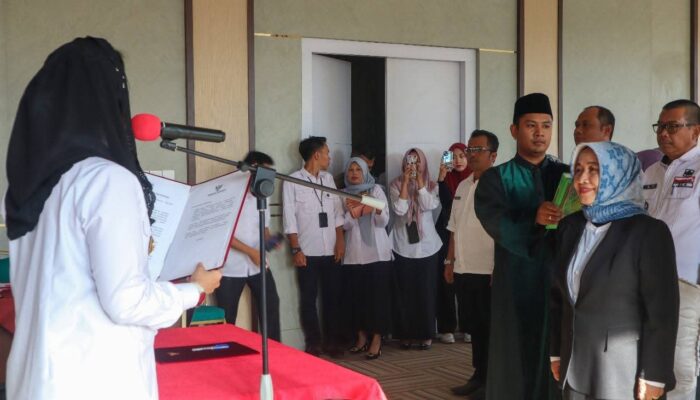 Lantik Yosta Defina Sebagai Kadis Kesehatan, Bupati Dharmasraya Langsung Kasih “PR” RSUD Sungai Dareh