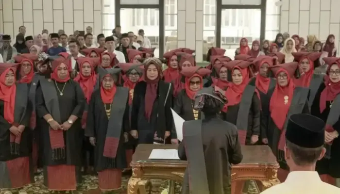 Dipimpin Hj. Wirna Lensi, Ketua PBKM Sumbar Kukuhkan Bundo Kanduang Solok Selatan