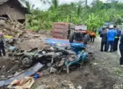 11 Korban Tewas, Angkot Rombongan Guru SD Remuk Ditabrak Truk