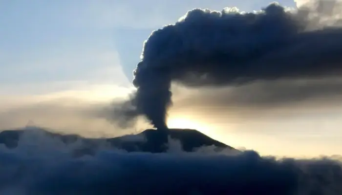 Gunung Marapi Kembali Erupsi, Ini Imbauan Bupati Tanah Datar!