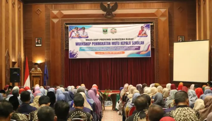 Gelar Pertemuan di Bukittinggi, Kepala SMP se-Sumbar Bahas Regulasi Pendidikan yang Berubah-ubah