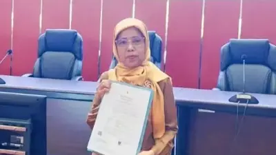 Kisah Haru “Bucin” Honorer di Pemko Padang, Terima SK Pengangkatan di Usia Jelang Pensiun