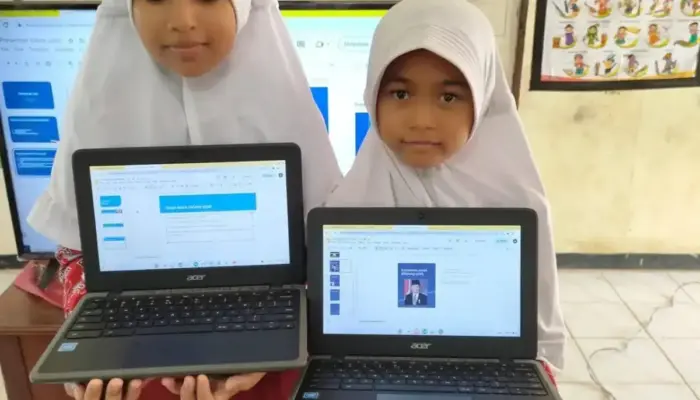 Curahan Hati Anak-anak Terpencil Dharmasraya Ketika Internet Masuk ke Sekolah Mereka: Terima Kasih Bu Bupati!