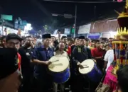 Masyarakat Pariaman Tumpah Ruah Saksikan Prosesi Maarak Jari-Jari Pesona Hoyak Tabuik 2025