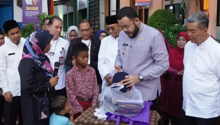 Tak Ada Pengecualian, Siswa Madrasyah Juga Dapat Seragam dan LKS Gratis di Padang