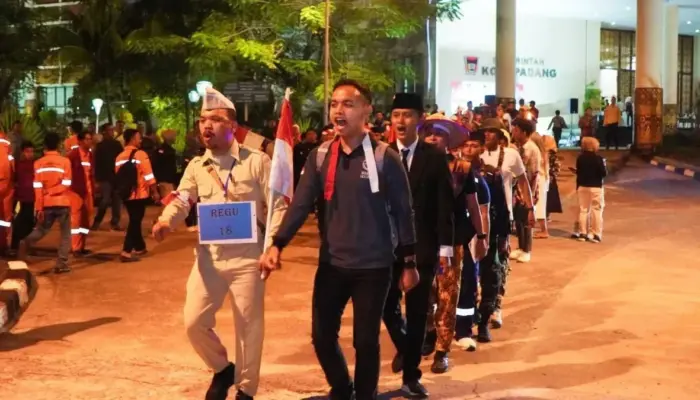 Ratusan Anak Muda Padang Telusuri Jejak Perjuangan Bagindo Aziz Chan