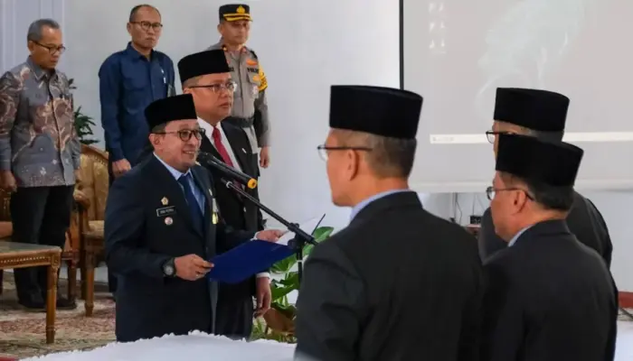 Lantik Sekda Baru, Bupati Tanah Datar Juga Mutasi 4 Pejabat Kepala OPD