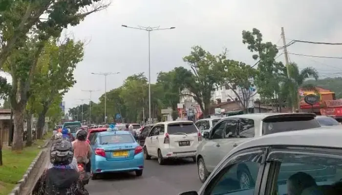 “Macet Horor” Selimuti Kota Padang di Hari Pertama Sekolah