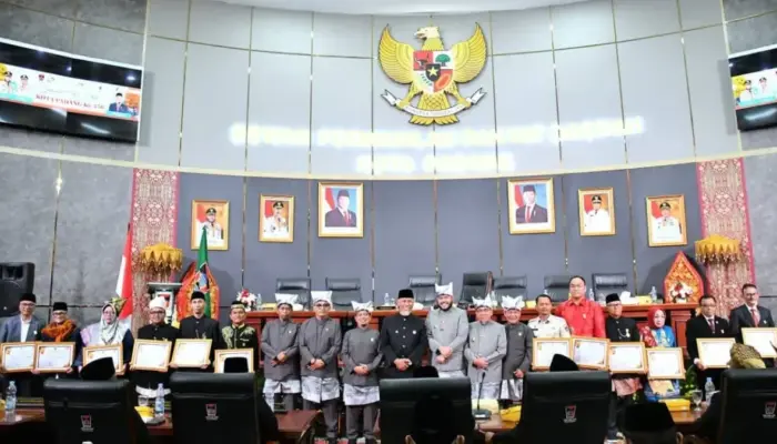 Daftar 12 Tokoh Masyarakat Penerima Pin Emas di Hari Jadi Kota Padang ke-356