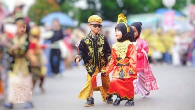 FOTO: Keren Abis! Pawai Alegoris HUT RI Dharmasraya Kental Nuansa “NKRI”