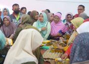 Warga Dharmasraya Serbu Sembako Murah di Seluruh Kantor Camat