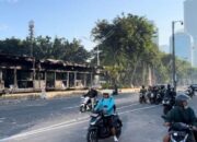 Kondisi Terkini Jakarta Rusak Parah! Halte Bus Tinggal Puing, Pecahan Kaca Berserakan