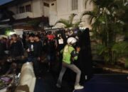 Tak Berkutik! Legislator Eko Patrio dan Uya Kuya Terpana saat Rumahnya Digeruduk Massa