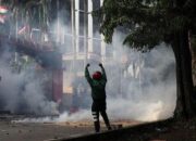 BREAKINGNEWS: Jakarta Memanas, Dentuman Keras Tembakan Gas Air Mata Terdengar Dimana-mana