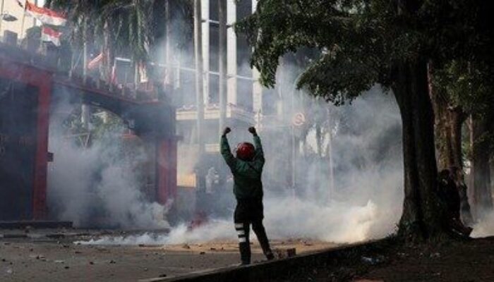 BREAKINGNEWS: Jakarta Memanas, Dentuman Keras Tembakan Gas Air Mata Terdengar Dimana-mana