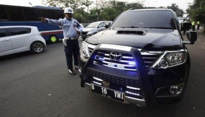 Resmi Dilarang! Polisi Minta Pemilik Kendaraan Lepas Sendiri Sirine dan Strobo Sebelum Ditindak