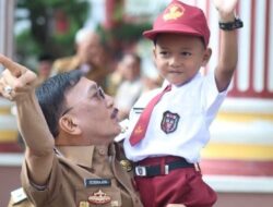 Bocah Peraih Medali Emas OSN Asal Painan Dapat Hadiah dari Bupati Hendrajoni