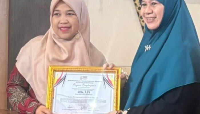 Kisah Guru Inspiratif Dilla S.Pd: Tak Henti Berkarya, Nyalakan Api Literasi Siswa