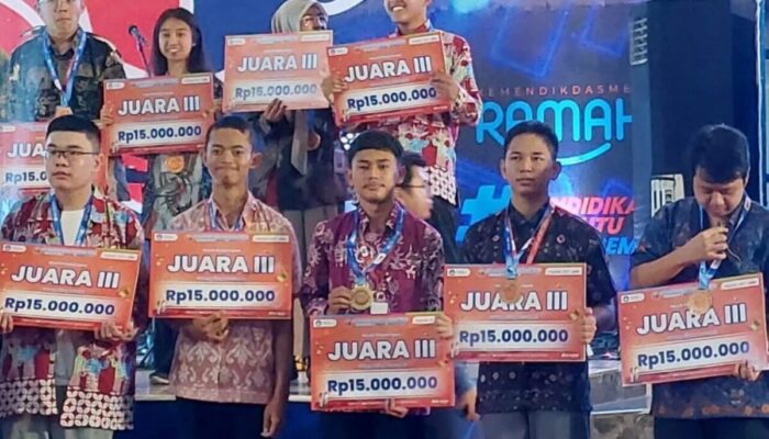 Dua Siswa SMAN 1 Sumbar Raih Medali OSN 2025 di Malang