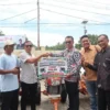 Pemkab Dharmasraya Serahkan 10 Unit Traktor Alsintan kepada Kelompok Tani
