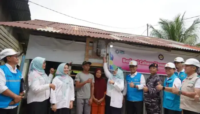 Program “Berbagi Cahaya” PLN UP3 Padang Terangi 11.000 Rumah Pelanggan Baru