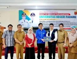 39 Kepala Sekolah dan Guru Agam Terima Ijazah S2 Program Pascasarjana UNP