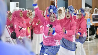 Keceriaan Ibu-ibu PKK Kecamatan saat Gebyar PKK 2025 di Gedung Youth Center Padang
