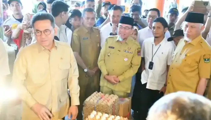 Harga Stabil, Mendag Apresiasi Ekosistem Perdagangan di Pasar Raya Padang Lancar  