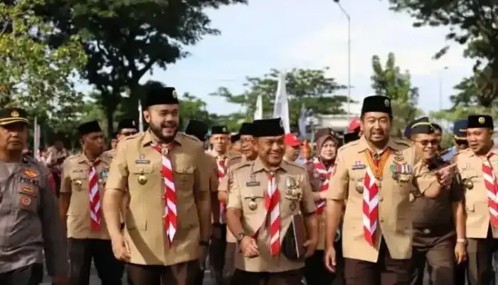 Walikota Padang Fadly Amran Disematkan Lencana Darmabakti Pramuka