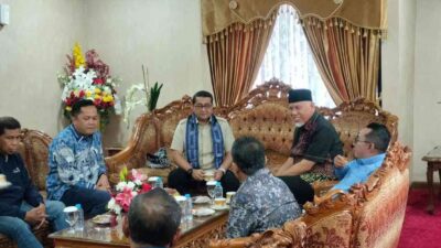 Gubernur Mahyeldi dan Menteri Ekraf Bahas Program Nagari Hub Gerakan UMKM dari Desa