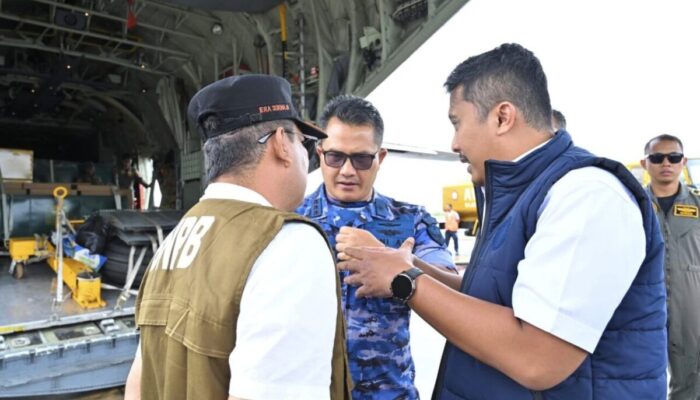 Diangkut dengan Pesawat Hercules TNI AU, Bantuan Presiden Prabowo Sampai di Sumbar