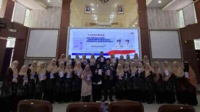 Momen Spesisal Hari Guru di Bukittinggi, Guru-Guru Bahasa Indonesia SMP Ciptakan Buku Puisi “Simfoni di Bawah Menara Jam Gadang”