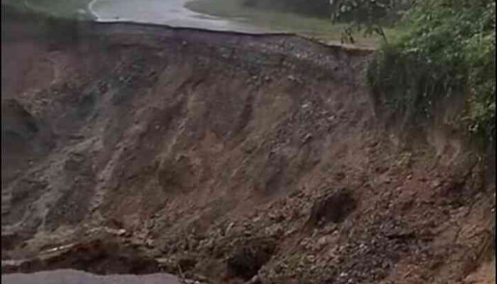 BREAKINGNEWS: Jalan Padang-Bukittinggi Putus, Warga Diimbau Lewat Jalur Alternatif!