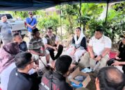 Bupati Annisa Tinjau Posko Relawan Dharmasraya di Lokasi Banjir Bandang Padang