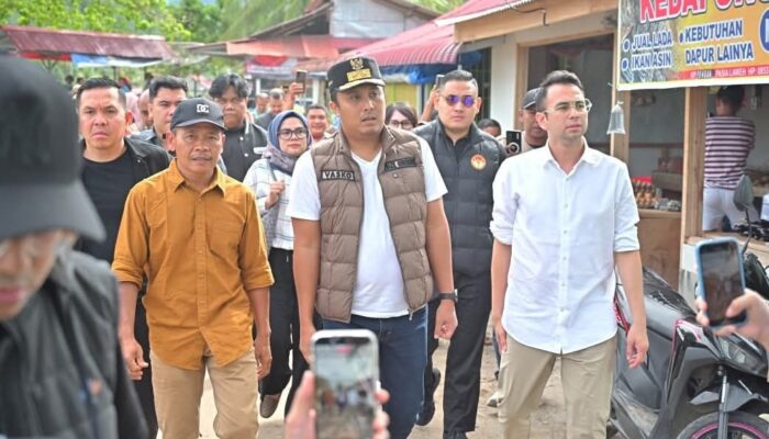 Raffi Ahmad Beri Dukungan Moril dan Materil Bagi Korban Banjir Bandang Sumatera Barat